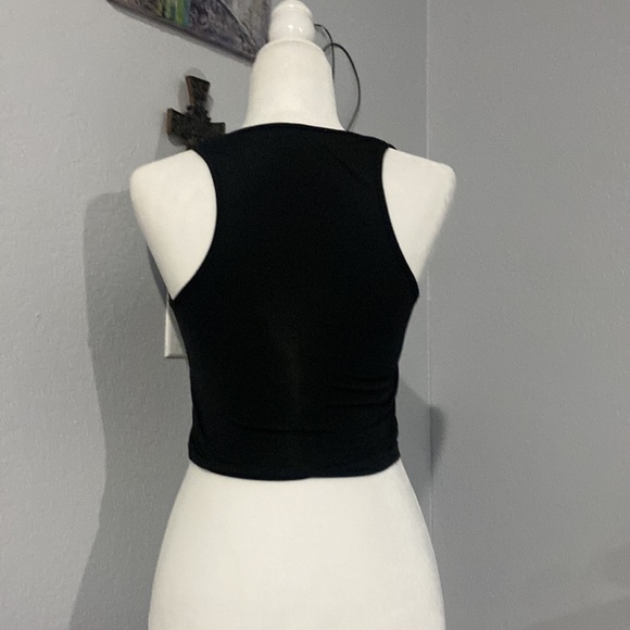 Shein. Black fitted crop top. - Picture 2 of 6